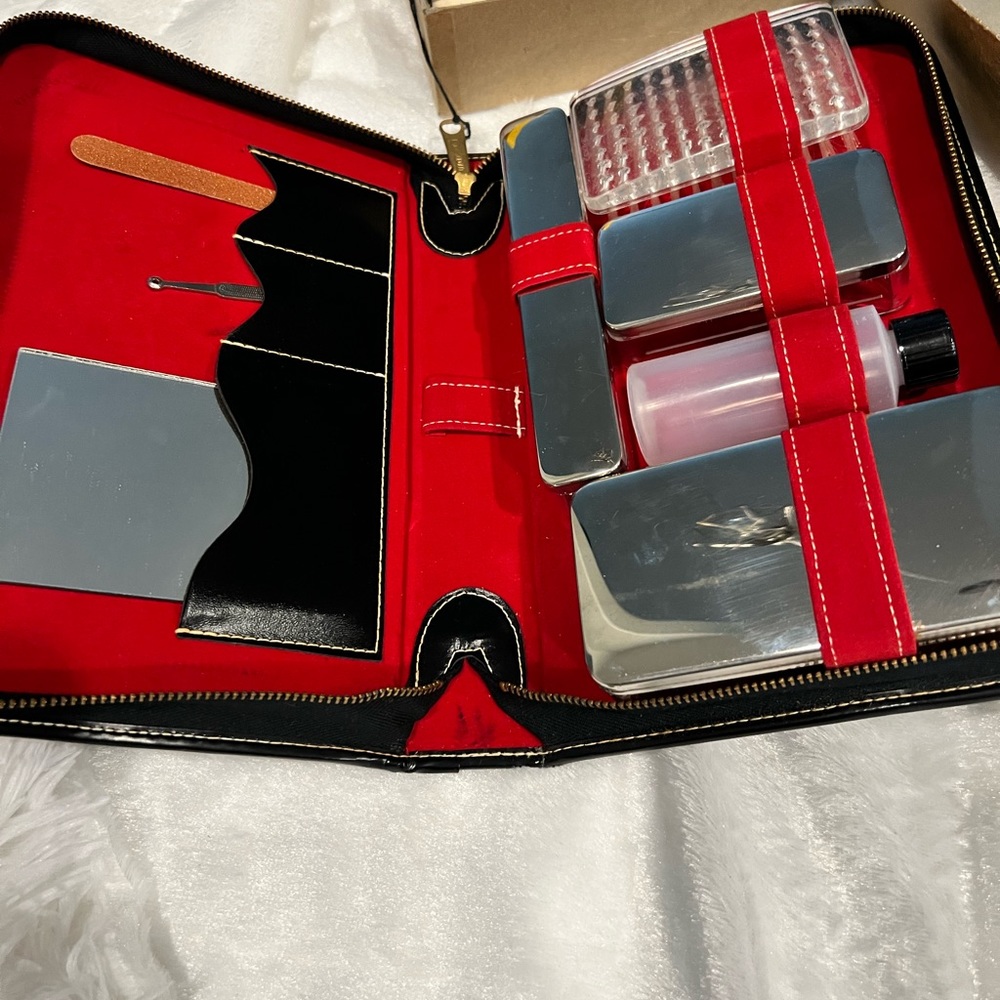 Grooming kit: vintage Serval men’s fitted travel grooming kit